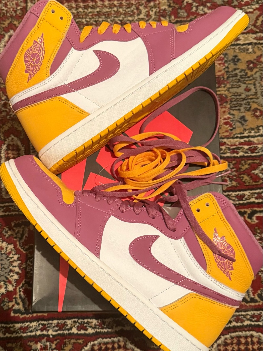 Jordan 1 Retro High OG Brotherhood- Sneakers in Pink, Yellow & White